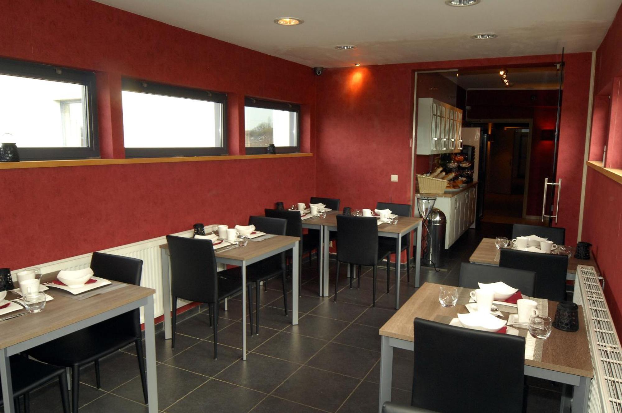 Hotel Le Saint Loup 젬블룩스 외부 사진
