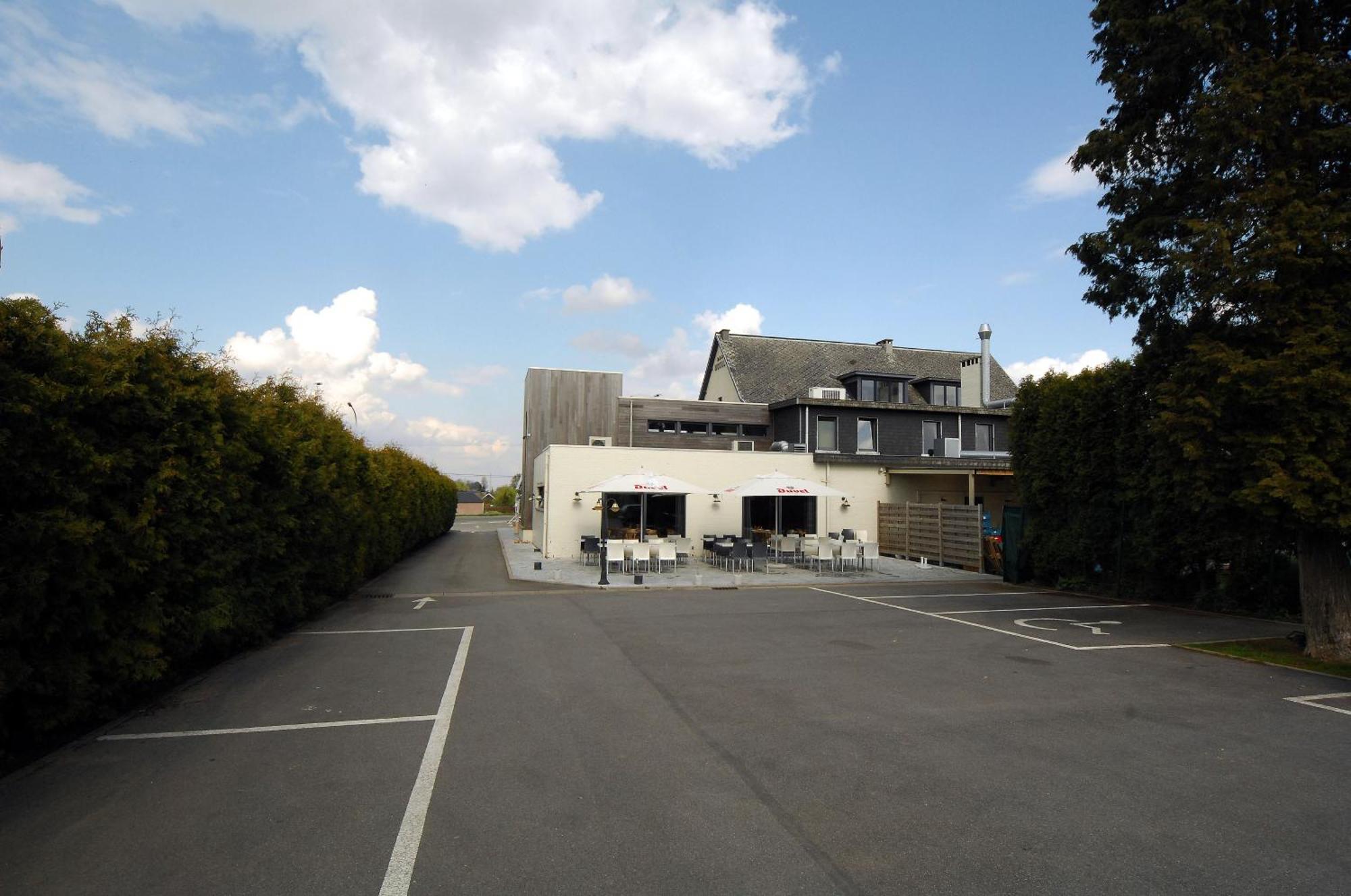 Hotel Le Saint Loup 젬블룩스 외부 사진